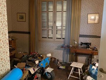 Chalet sobre dos lotes a 1/2 cuadra de Av Hipolito Yrigoyen!