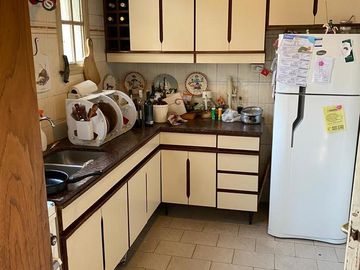 Chalet sobre dos lotes a 1/2 cuadra de Av Hipolito Yrigoyen!