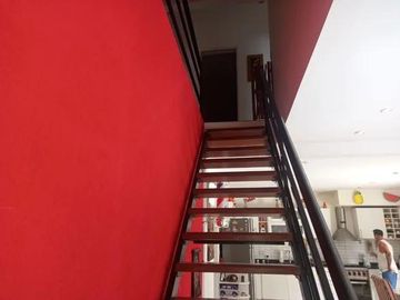 Venta Casa con Piscina en Maquinista Savio Escobar