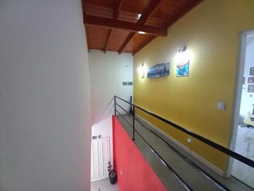 Venta Casa con Piscina en Maquinista Savio Escobar
