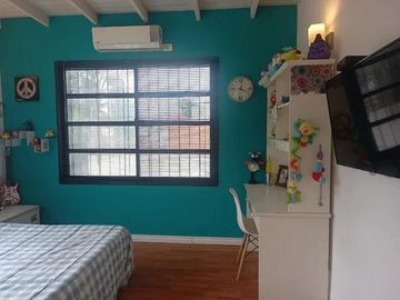 Venta Casa con Piscina en Maquinista Savio Escobar