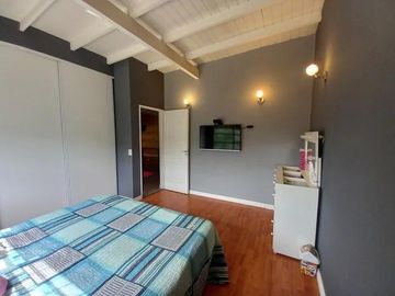 Venta Casa con Piscina en Maquinista Savio Escobar