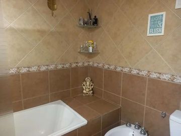 Venta Casa con Piscina en Maquinista Savio Escobar