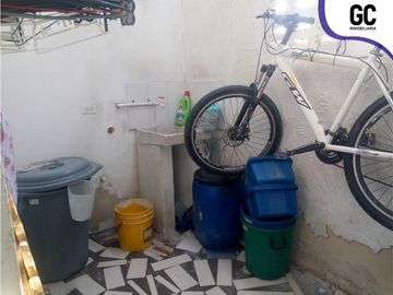 Se vende casa en el barrio Los almendros de Soledad.