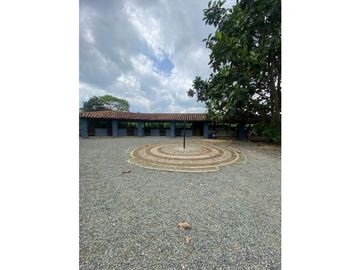 Se vende Finca en la vía Alcala - Morelia