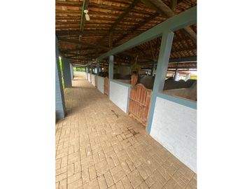 Se vende Finca en la vía Alcala - Morelia