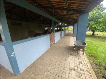 Se vende Finca en la vía Alcala - Morelia