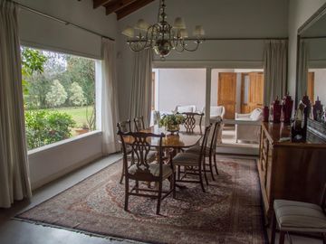 Casa tradicional con excelente distribución y muy buena orientación