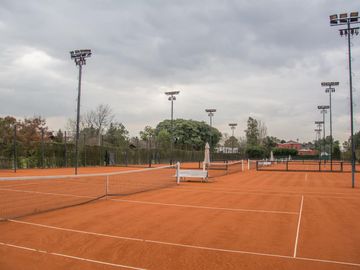 Casa tradicional con excelente distribución y muy buena orientación