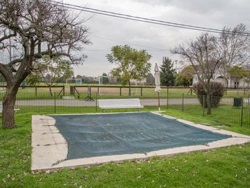 Casa tradicional con excelente distribución y muy buena orientación