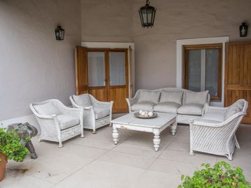 Casa tradicional con excelente distribución y muy buena orientación