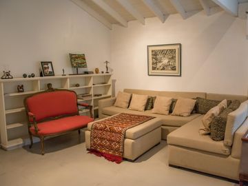 Casa tradicional con excelente distribución y muy buena orientación