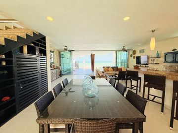 CASA EN VENTA FRENTE AL MAR