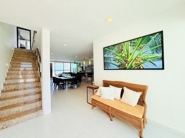 CASA EN VENTA FRENTE AL MAR
