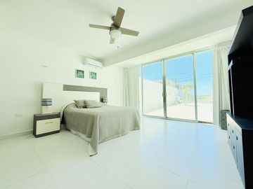 CASA EN VENTA FRENTE AL MAR