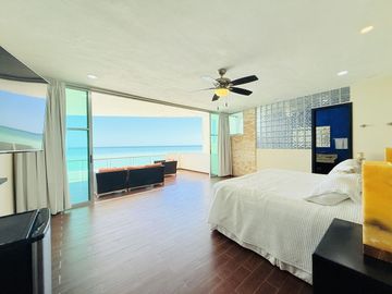 CASA EN VENTA FRENTE AL MAR