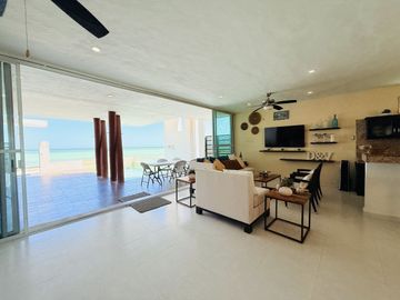 CASA EN VENTA FRENTE AL MAR