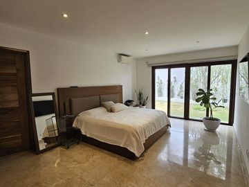 Casa con acabados de lujo en VENTA en COLINAS DE SAN JAVIER