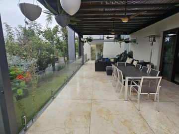 Casa con acabados de lujo en VENTA en COLINAS DE SAN JAVIER