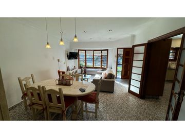 VENTA CHALET 5 DORMITORIOS ESTUDIO PARQUE Y GARAGE