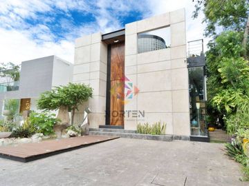 HERMOSA Y MODERNA CASA EN VENTA EN CUMBRES, CANCUN, Q. ROO