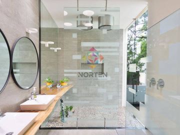 HERMOSA Y MODERNA CASA EN VENTA EN CUMBRES, CANCUN, Q. ROO