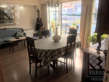 Departamento venta Belgrano, 3 dormitorios, 2 baños, balcón, sum con parrilla y 2 cocheras