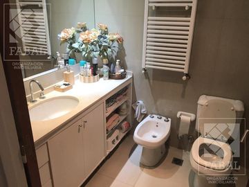 Departamento venta Belgrano, 3 dormitorios, 2 baños, balcón, sum con parrilla y 2 cocheras