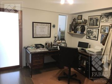 Departamento venta Belgrano, 3 dormitorios, 2 baños, balcón, sum con parrilla y 2 cocheras