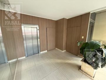 Departamento venta Belgrano, 3 dormitorios, 2 baños, balcón, sum con parrilla y 2 cocheras