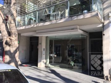 Departamento venta Belgrano, 3 dormitorios, 2 baños, balcón, sum con parrilla y 2 cocheras