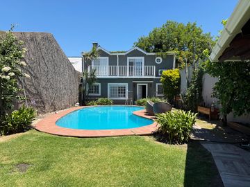Casa con jardín y pileta a la venta en San Fernando.