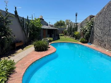 Casa con jardín y pileta a la venta en San Fernando.