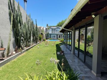 Casa con jardín y pileta a la venta en San Fernando.