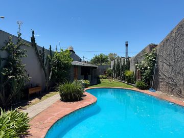 Casa con jardín y pileta a la venta en San Fernando.