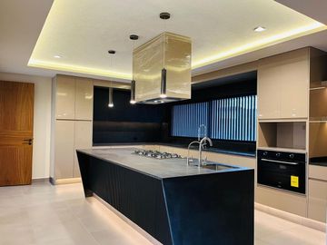 MUY BONITO CASA EN LOMAS ANGELOPOLIS II PARQUE CAIRO
