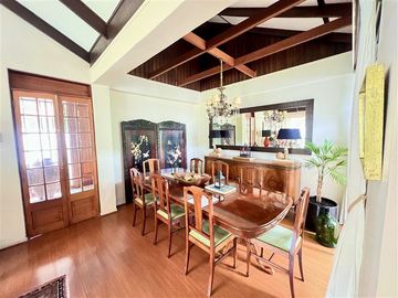 Casa en Venta en EXCELENTE CASA CON GRAN Y LINDO JARDIN CON PISCINA, MUY BUEN SECTOR¡¡¡