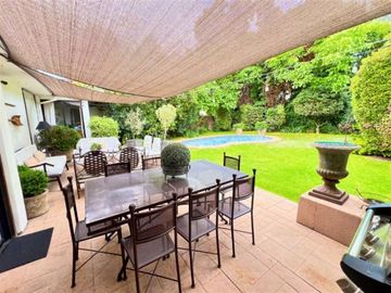 Casa en Venta en EXCELENTE CASA CON GRAN Y LINDO JARDIN CON PISCINA, MUY BUEN SECTOR¡¡¡