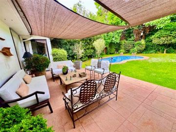 Casa en Venta en EXCELENTE CASA CON GRAN Y LINDO JARDIN CON PISCINA, MUY BUEN SECTOR¡¡¡