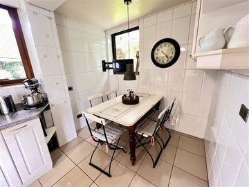 Casa en Venta en EXCELENTE CASA CON GRAN Y LINDO JARDIN CON PISCINA, MUY BUEN SECTOR¡¡¡