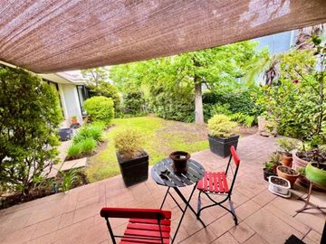 Casa en Venta en EXCELENTE CASA CON GRAN Y LINDO JARDIN CON PISCINA, MUY BUEN SECTOR¡¡¡