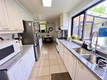 Casa en Venta en EXCELENTE CASA CON GRAN Y LINDO JARDIN CON PISCINA, MUY BUEN SECTOR¡¡¡