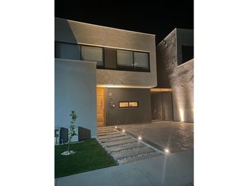 Nueva y moderna casa mediterránea en exclusivo condominio 🌳