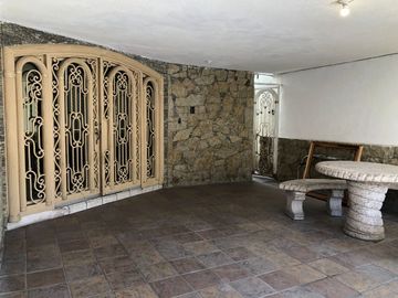 CASA EN VENTA, COL. HACIENDA LA SILLA - GUADALUPE N.L.