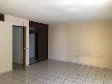 CASA EN VENTA, COL. HACIENDA LA SILLA - GUADALUPE N.L.