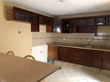 CASA EN VENTA, COL. HACIENDA LA SILLA - GUADALUPE N.L.