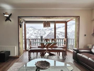 Valle Nevado, remodelado, amplio y luminoso con maravillosa vista