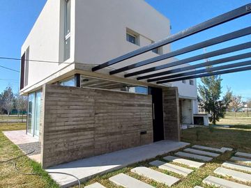 CASAS en Barrios Privados  - DIFERENTES LOTEOS - Gonnet/City Bell/ Hernandez