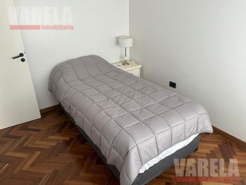 Casa en Venta  2 Plantas. 2 Cocheras. Patio. Pileta. Quincho. Parrilla. Impecable!!