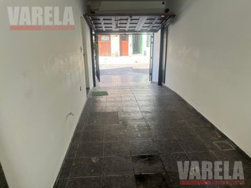 Casa en Venta  2 Plantas. 2 Cocheras. Patio. Pileta. Quincho. Parrilla. Impecable!!
